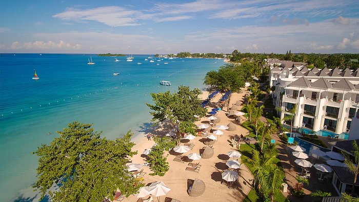 VibraGem Tours Airport Transfer to Azul Beach Resort Negril in Jamaica