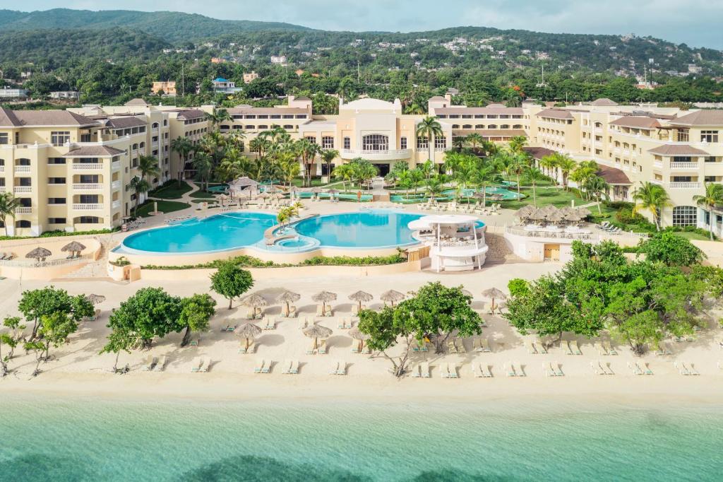 VibraGem Tours Airport Transfer to Iberostar Beach in Montego Bay Jamaica