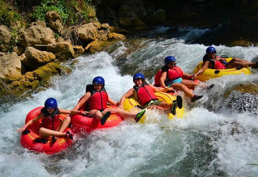 VibraGem Tours River Tubing Tour in Jamaica with a tourist family