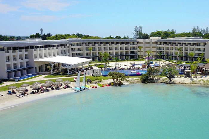 VibraGem Tours Airport Transfer to Hideaway at Royalton Negril in Jamaica